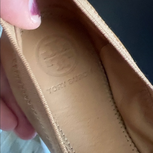 Tory Burch, size 6.5, Beige Leather Flats with Gold Logo, EUC - Picture 8 of 11